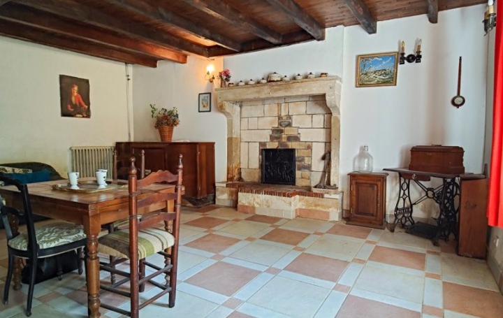 Maison LEZAY (79120)  204 m2 144 800 € 