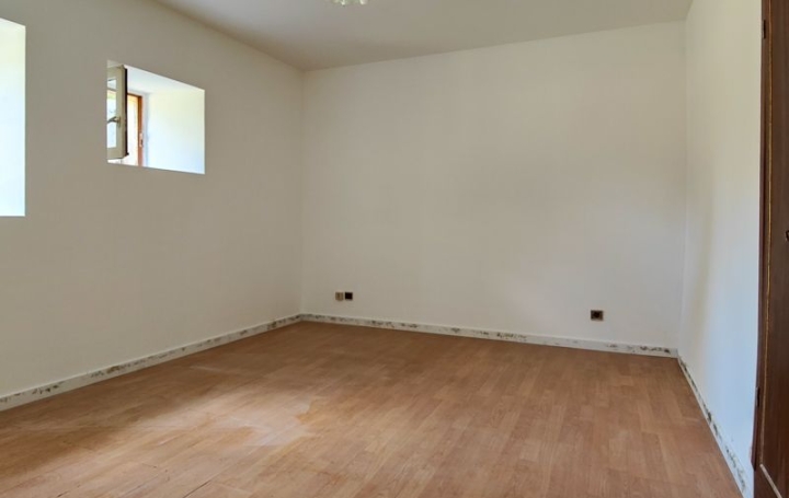 Maison LEZAY (79120)  204 m2 144 800 € 