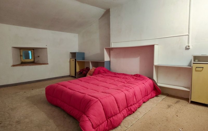 Maison LEZAY (79120)  204 m2 144 800 € 