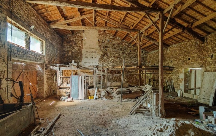 Maison LEZAY (79120)  204 m2 144 800 € 