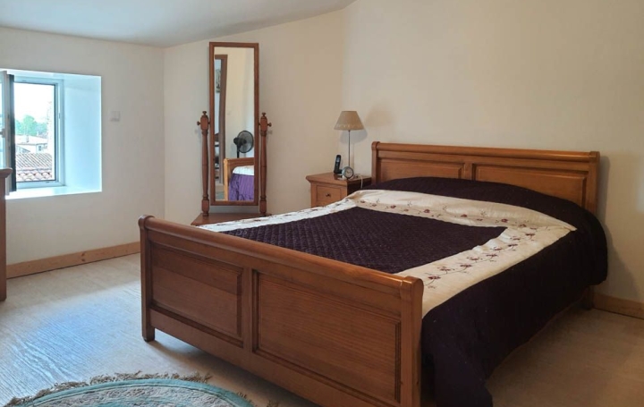 Maison AULNAY (17470)  190 m2 299 500 € 