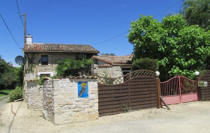 Réseau Immo-diffusion : Maison  COUHE  175 m2 134 357 € 