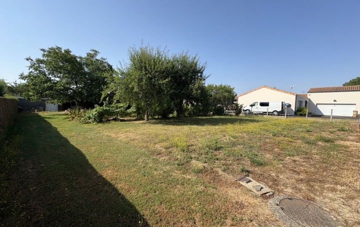 Terrain BEGROLLES-EN-MAUGES (49122)   79 600 € 