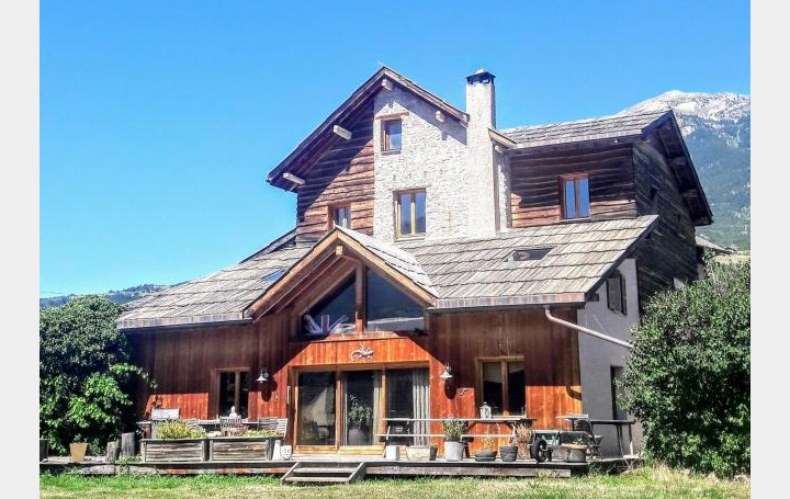 Réseau Immo-diffusion : Maison  EMBRUN  330 m2 674 000 € 