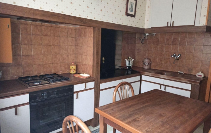 Maison de village BIZE-MINERVOIS (11120)  98 m2 96 000 € 