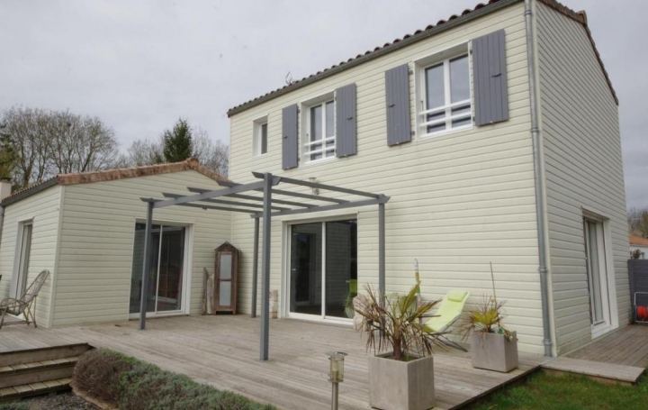 Réseau Immo-diffusion : Maison de village  SAINT-SAUVEUR-D'AUNIS  134 m2 266 000 € 
