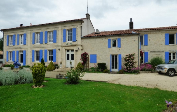 Réseau Immo-diffusion : Propriété  VOUHE  280 m2 405 600 € 