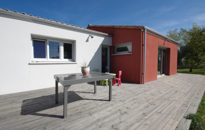 Réseau Immo-diffusion : Maison  FERRIERES  135 m2 272 000 € 