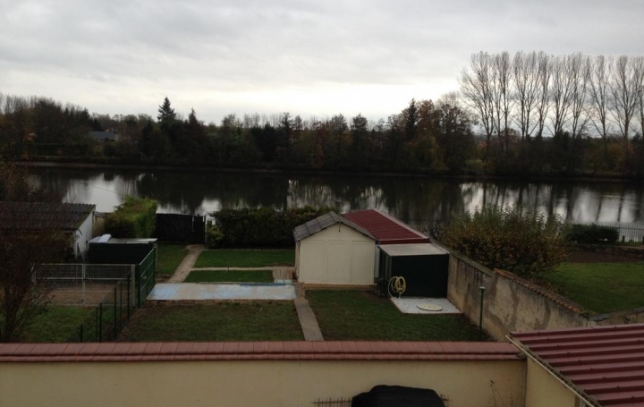 Réseau Immo-diffusion : Appartement P2  LAROCHE-SAINT-CYDROINE  38 m2 375 € 