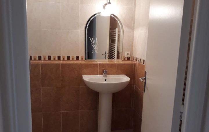 3 Pièces SENS (89100)  68 m2 610 € 
