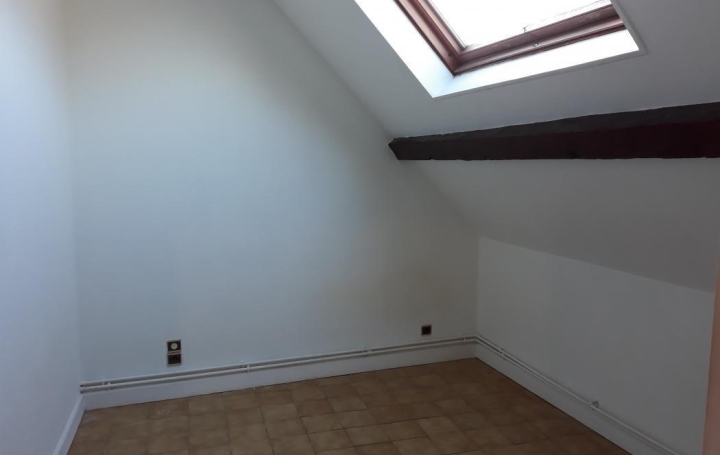 2 Pièces SENS (89100)  30 m2 415 € 