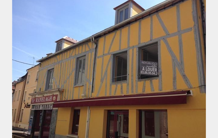 Studio SENS (89100)  21 m2 340 € 