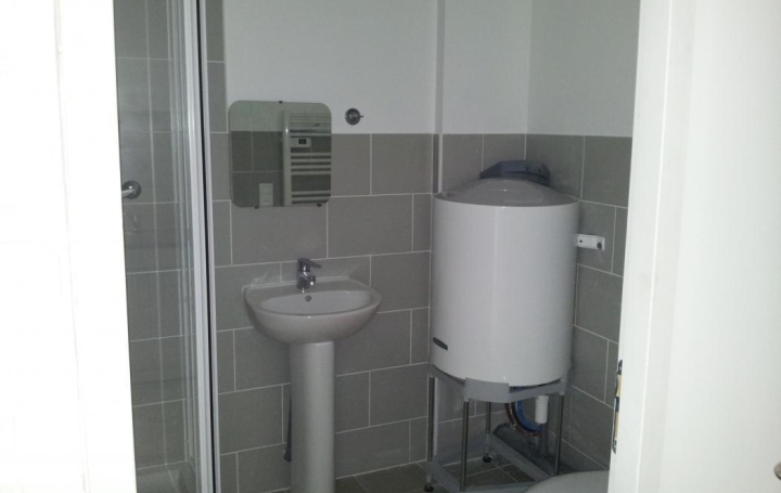 Studio SENS (89100)  21 m2 340 € 