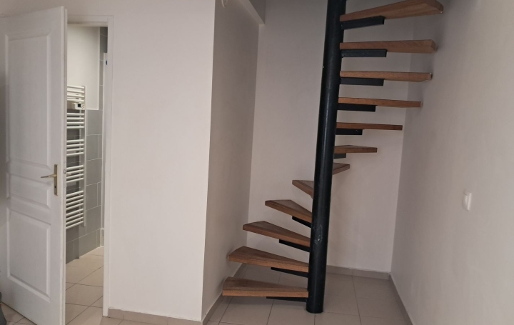 1 Pièce SENS (89100)  20 m2 365 € 