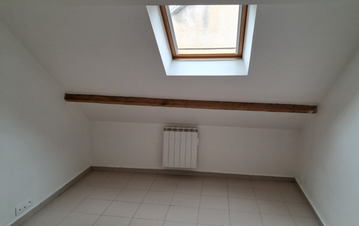 1 Pièce SENS (89100)  20 m2 365 € 