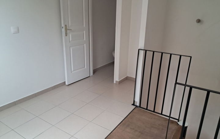 1 Pièce SENS (89100)  20 m2 365 € 