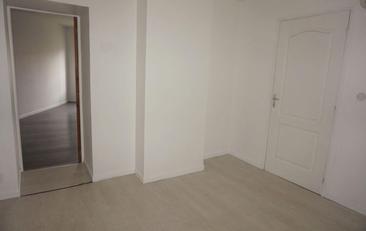 4 Pièces MALAY-LE-GRAND (89100)  82 m2 640 € 