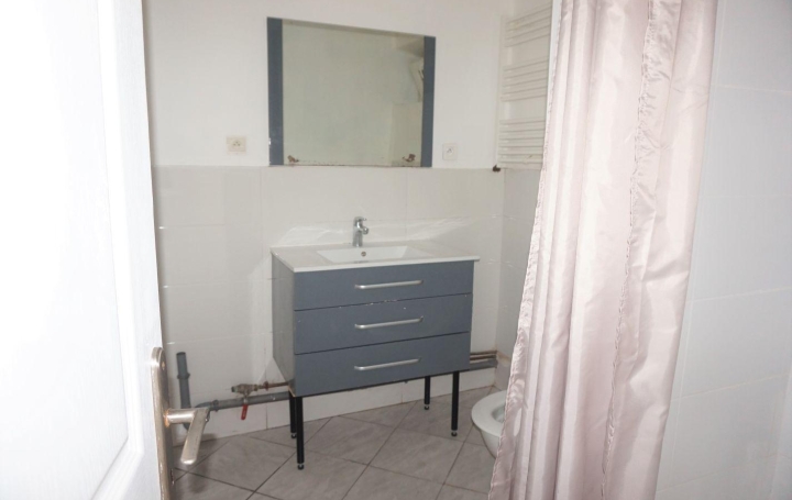 4 Pièces MALAY-LE-GRAND (89100)  82 m2 640 € 