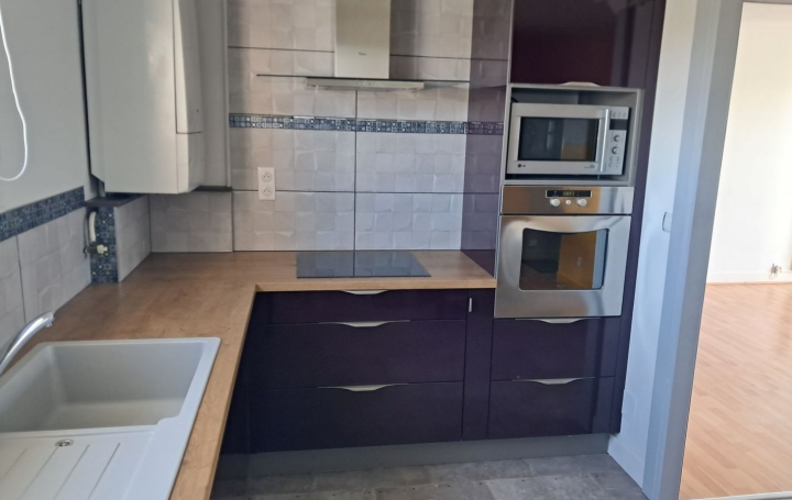 3 Pièces SENS (89100)  71 m2 670 € 