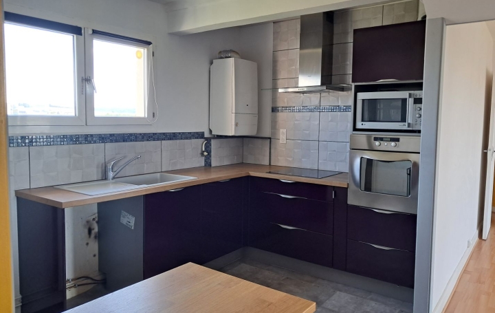3 Pièces SENS (89100)  71 m2 670 € 