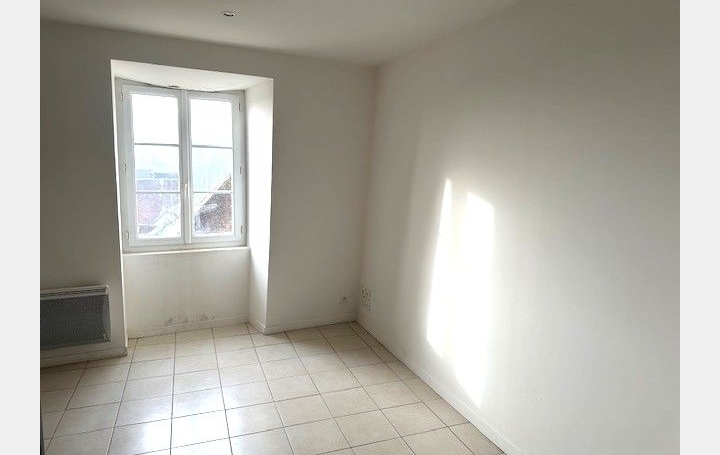 3 Pièces JOIGNY (89300)  72 m2 670 € 