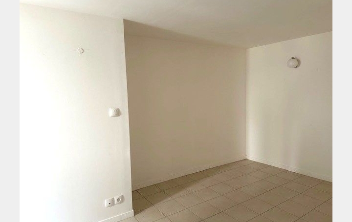 3 Pièces JOIGNY (89300)  72 m2 670 € 