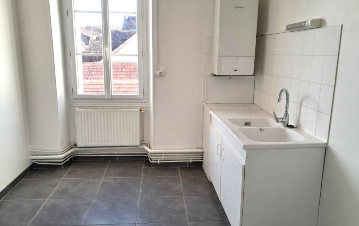 2 Pièces SENS (89100)  42 m2 560 € 