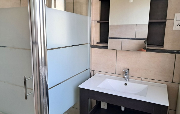 Studio SENS (89100)  20 m2 410 € 