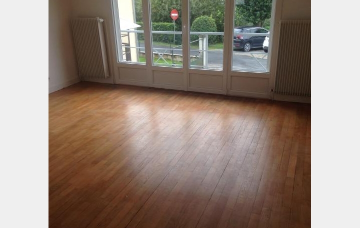 Réseau Immo-diffusion : Maison  SAINT-JUST-SAUVAGE  70 m2 600 € 