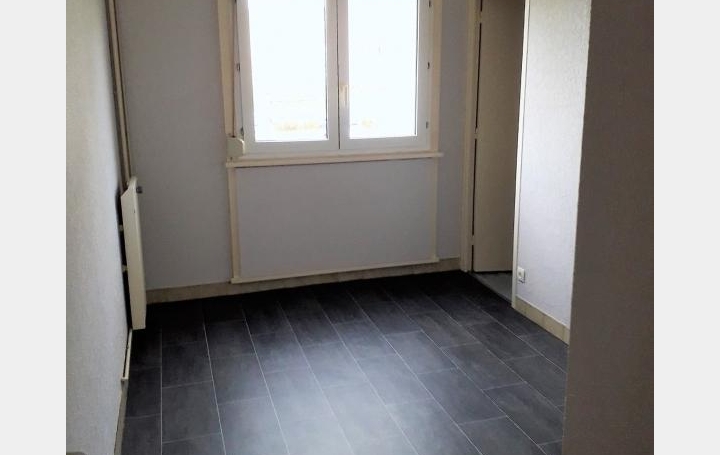 Réseau Immo-diffusion : Appartement P3  LA CHAPELLE-SAINT-LUC  65 m2 600 € 