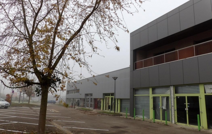 Réseau Immo-diffusion : Local commercial  PONT-SAINTE-MARIE  195 m2 1 800 € 