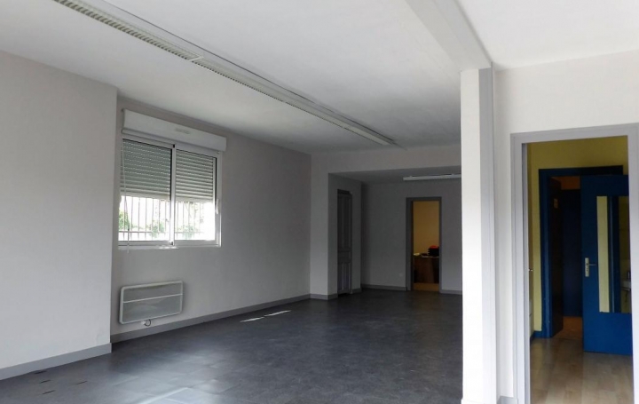 Réseau Immo-diffusion : Local commercial  TROYES  90 m2 800 € 