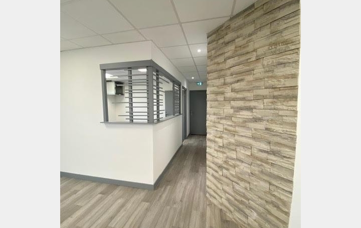 Réseau Immo-diffusion : Activité commerciale  CRENEY-PRES-TROYES  68 m2 540 € 