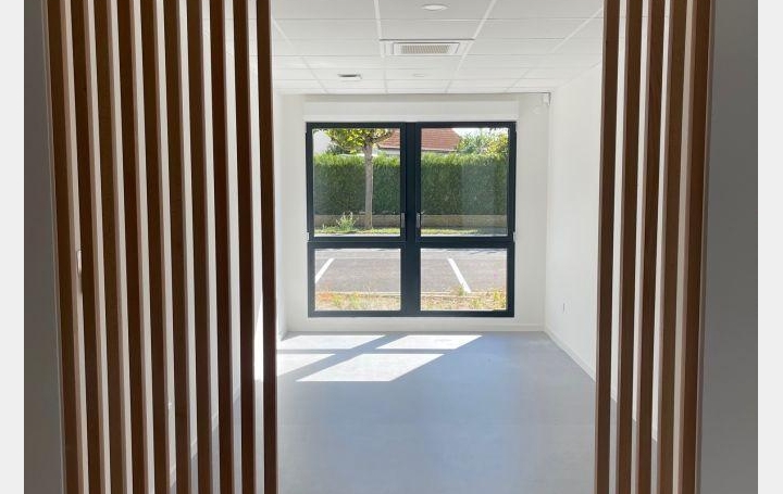 Local commercial CHALONS-EN-CHAMPAGNE (51000)  26 m2 811 € 