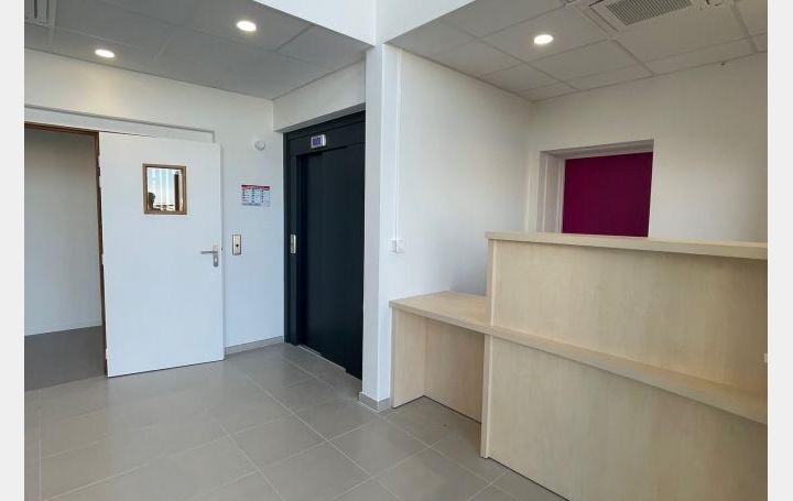 Local commercial CHALONS-EN-CHAMPAGNE (51000)  26 m2 811 € 