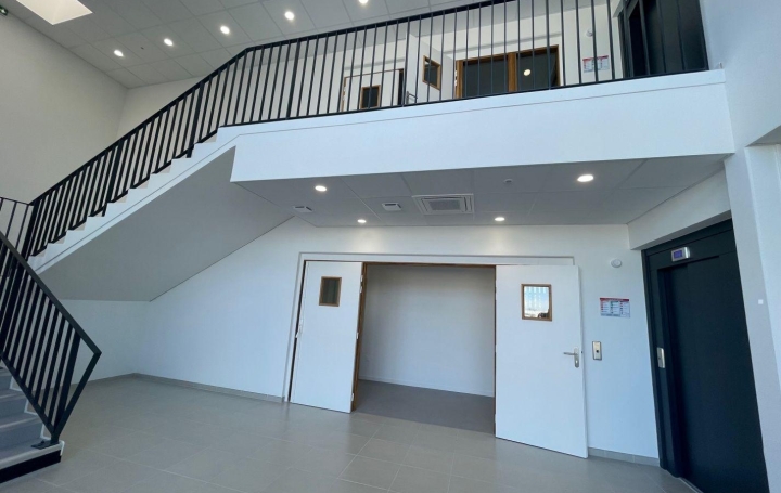 Local commercial CHALONS-EN-CHAMPAGNE (51000)  26 m2 811 € 