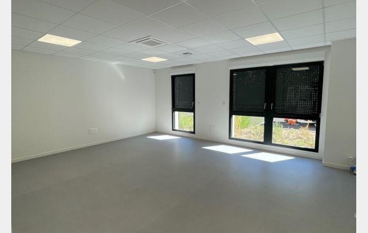 Local commercial CHALONS-EN-CHAMPAGNE (51000)  26 m2 811 € 