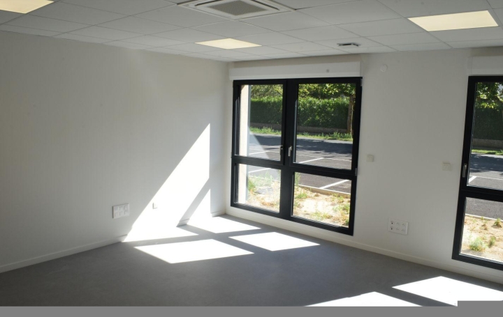 Local commercial CHALONS-EN-CHAMPAGNE (51000)  26 m2 811 € 