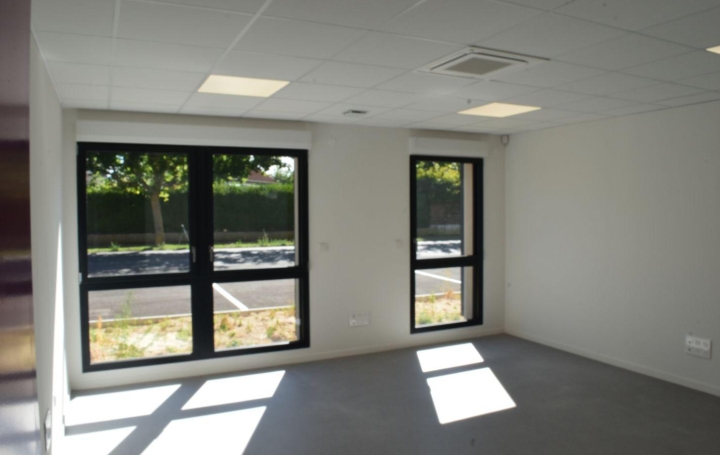 Local commercial CHALONS-EN-CHAMPAGNE (51000)  26 m2 811 € 