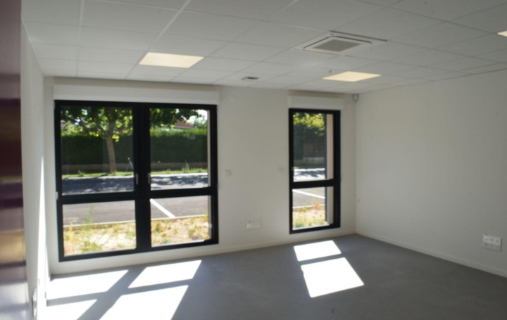 Local commercial CHALONS-EN-CHAMPAGNE (51000)  26 m2 811 € 