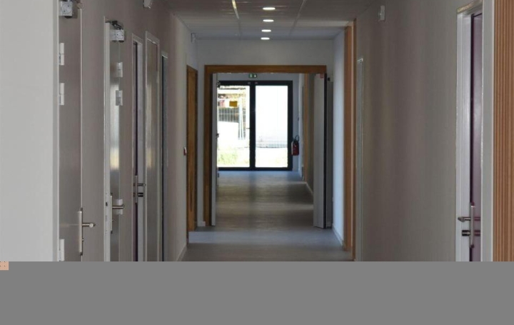 Local commercial CHALONS-EN-CHAMPAGNE (51000)  26 m2 811 € 