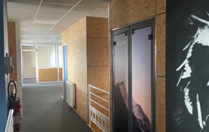 Local commercial LA CHAPELLE-SAINT-LUC (10600)  1 385 m2 16 740 € 