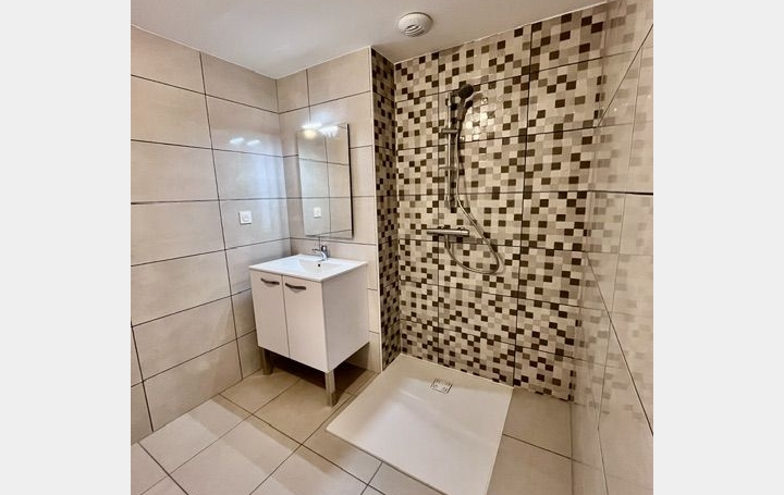 4 Pièces FAGNIERES (51510)  84 m2 852 € 