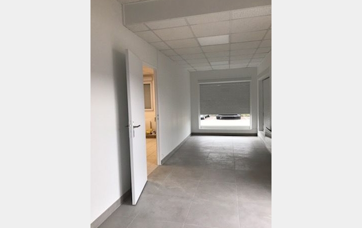 Local commercial BARBEREY-SAINT-SULPICE (10600)  110 m2 960 € 