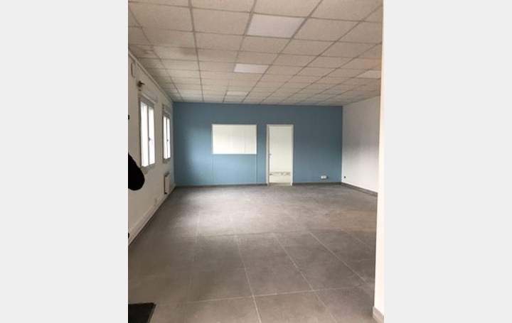 Local commercial BARBEREY-SAINT-SULPICE (10600)  110 m2 960 € 