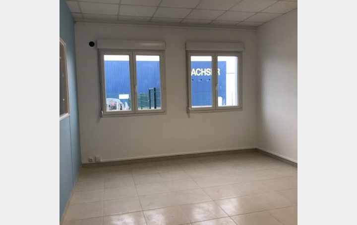 Local commercial BARBEREY-SAINT-SULPICE (10600)  110 m2 960 € 