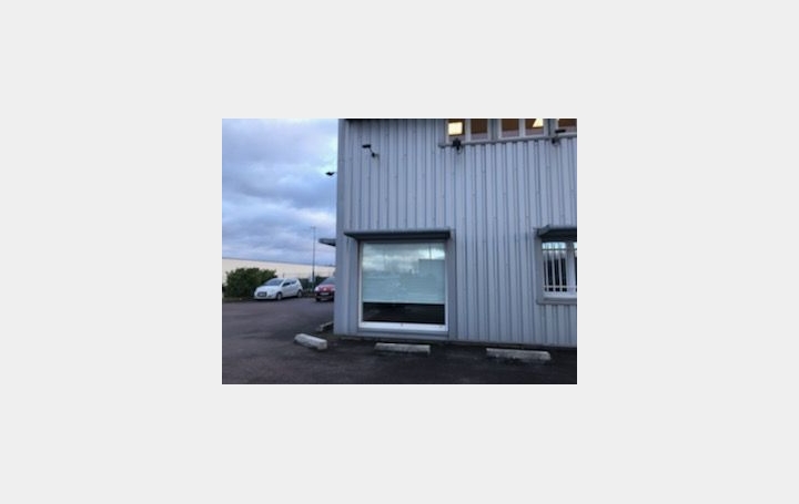 Local commercial BARBEREY-SAINT-SULPICE (10600)  110 m2 960 € 