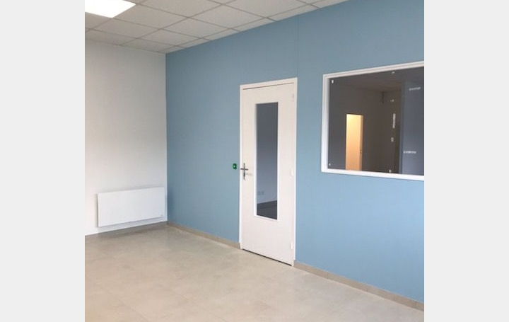 Local commercial BARBEREY-SAINT-SULPICE (10600)  110 m2 960 € 