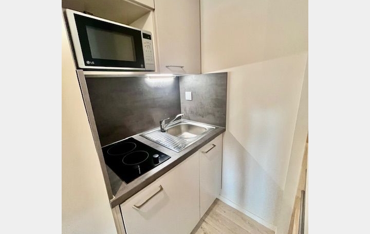 Studio TROYES (10000)  24 m2 274 € 