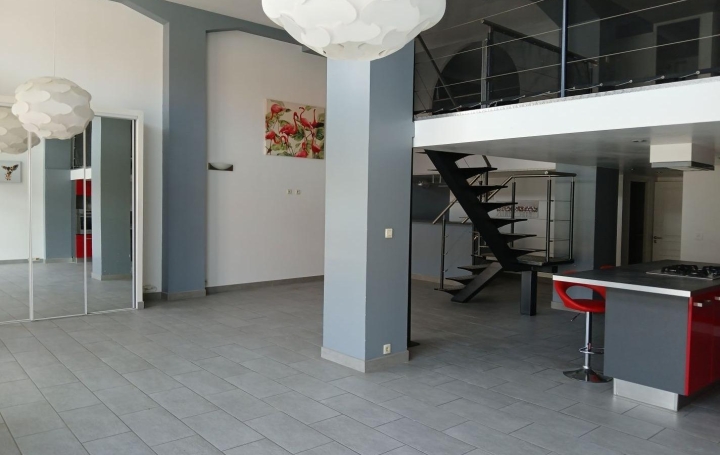 4 Pièces SAINT-JULIEN-LES-VILLAS (10800)  147 m2 950 € 